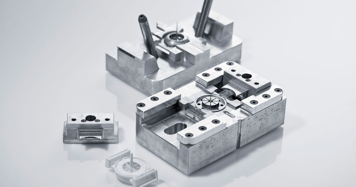 Plastic injection molding with tools | Series production